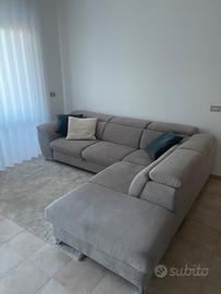 Divano con chaise longue destra e letto estraibile