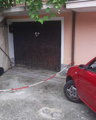 Vendita casa con garage e magazzini