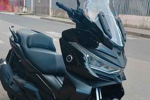 Voge sr4 Max scooter