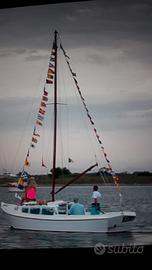 Barca in legno a vela e motore