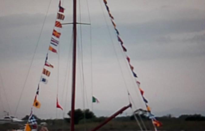 Barca in legno a vela e motore