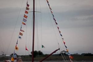 Barca in legno a vela e motore