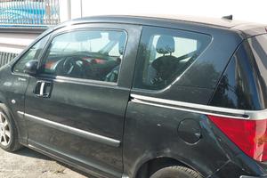 PEUGEOT 1007 1.4 (65 CV) – Ideale per Neopatentati