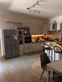 Villa in campagna con uliveto , in zona abitata