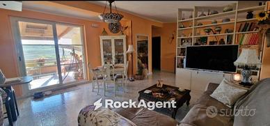 Palazzo / Stabile di 385 m² con più di 5 locali a 