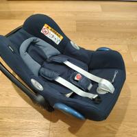 Bebe Confort Cabrio Fix, Ultraleggero con capote