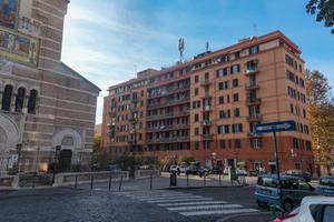 Testaccio, trilocale con posto auto