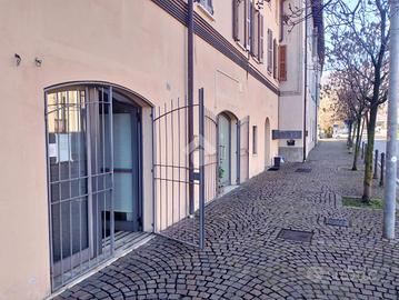 NEGOZIO A COLLEBEATO