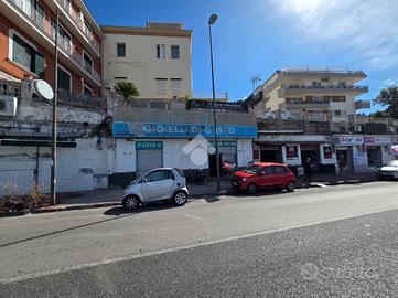 NEGOZIO A NAPOLI