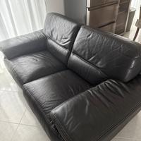 Divano in pelle marrone scuro