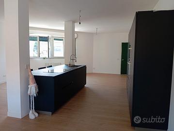 Cucina con isola  marchio Veneta