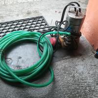 Pompa autodescante
