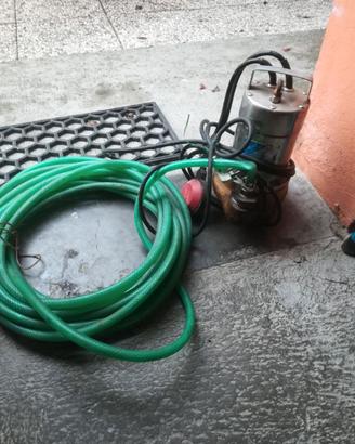 Pompa autodescante