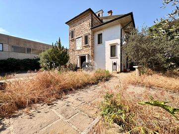 VILLA SINGOLA A SESTO ED UNITI