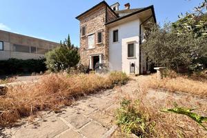 VILLA SINGOLA A SESTO ED UNITI