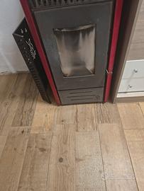Stufa a pellet perfettamente funzionante 14kw