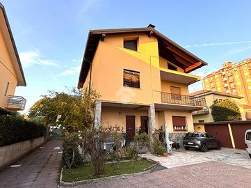 6 LOCALI A RHO
