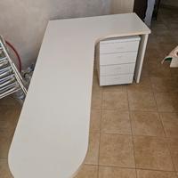 scrivania ad angolo e cassettiera 