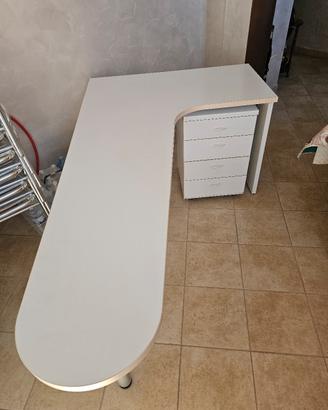 scrivania ad angolo e cassettiera 