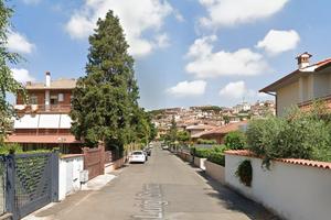 Colonna accogliente trilocale arredato