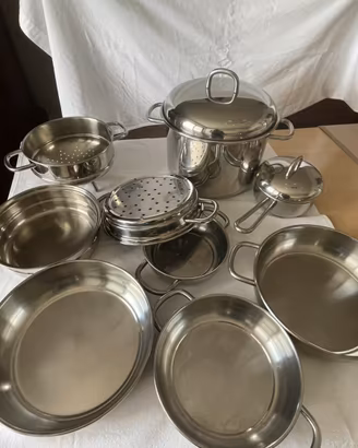 Batteria 11 pezzi acciaio inox 18/10