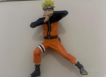 Action figure Naruto Uzumaki in posa.