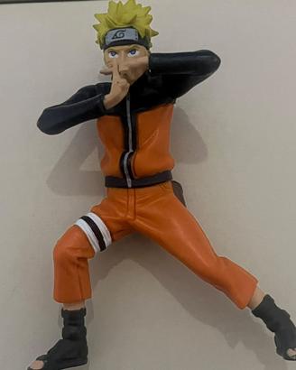 Action figure Naruto Uzumaki in posa.