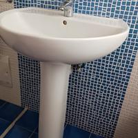 lavabo a colonna con piletta e misceltore
