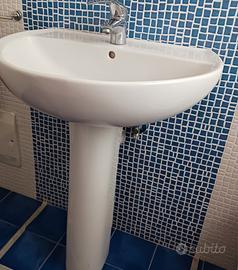 lavabo a colonna con piletta e misceltore