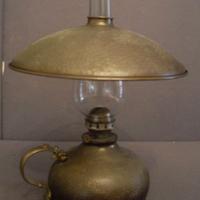 lampada a petrolio antica