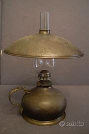 lampada a petrolio antica