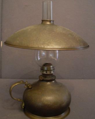 lampada a petrolio antica