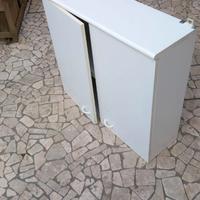 Mobiletto in legno verniciato di bianco da INTERNO