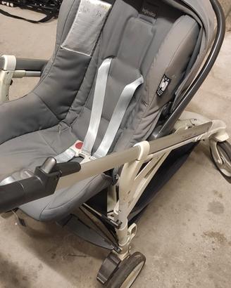Trilogy Inglesina + base isofix per ovetto.