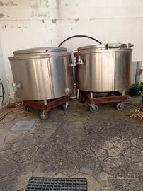 caldaia a vapore e due contenitori da 500litri