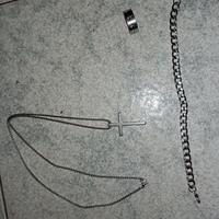 collana con croce,anello con croce e braccialetto