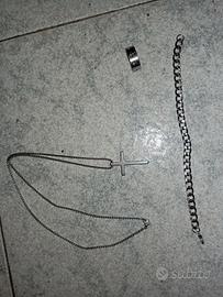collana con croce,anello con croce e braccialetto