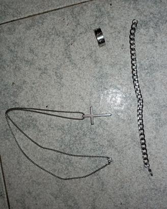 collana con croce,anello con croce e braccialetto