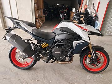 Benelli TRK 902 STRADALE con promo OMAGGIO kit val