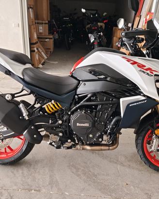 Benelli TRK 902 STRADALE con promo OMAGGIO kit val