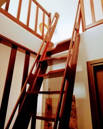 scala lineare in legno massello 