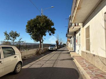 2 LOCALI A BOTRICELLO