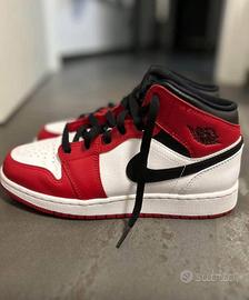 Jordan 1 Mid Chicago (2020)