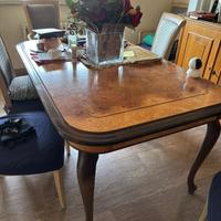 Tavolo elegante allungabile in legno