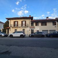 BIFAMILIARE RISTRUTTURATA IN ZONA CENTRALE CON BOX