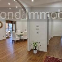 Attico ristrutturato con terrazza e garage