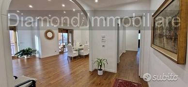 Attico ristrutturato con terrazza e garage