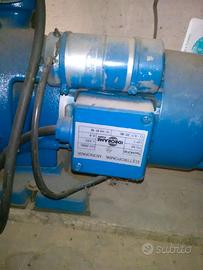 Serbatoio in cemento più pompa acqua