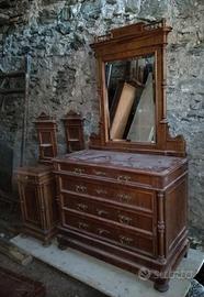 Cassettone e comodini d'epoca
