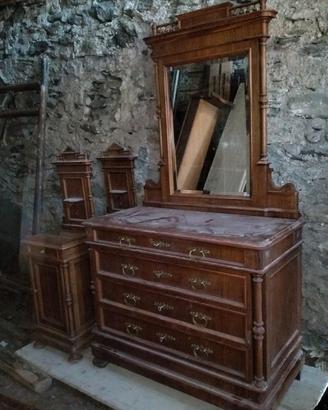 Cassettone e comodini d'epoca
